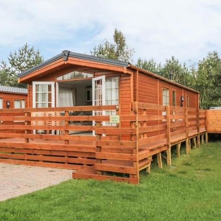 Angie'S Haven, Superb 2 Bedroom Lodge With Hot Tub - Sleeps 6 - Felmoor Park Morpeth Exterior photo
