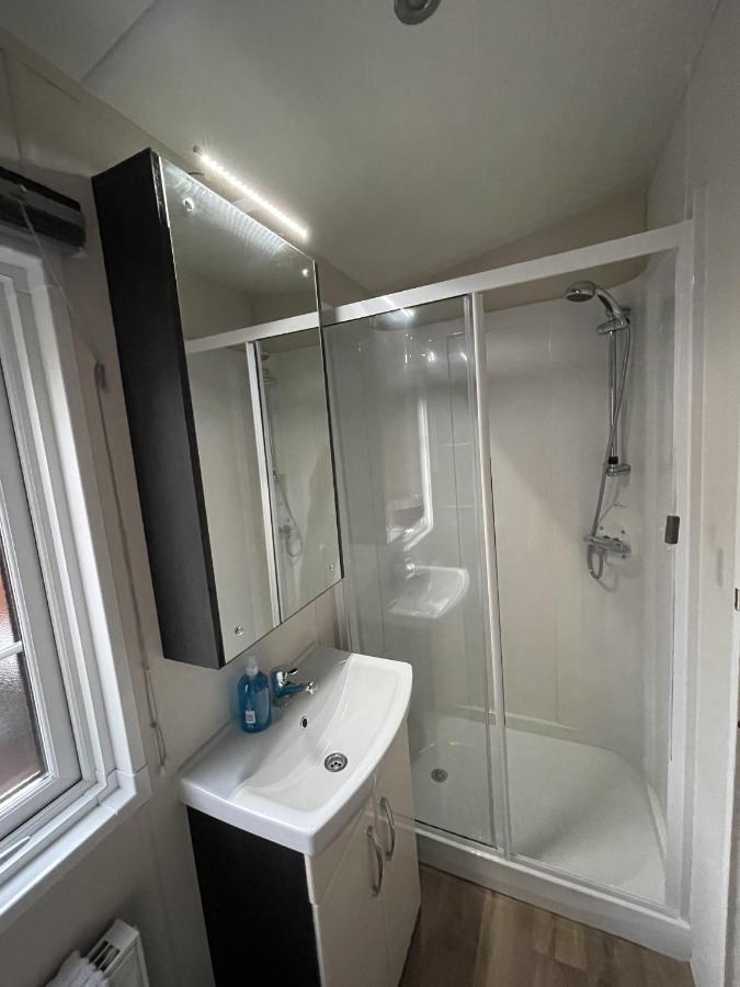 Angie'S Haven, Superb 2 Bedroom Lodge With Hot Tub - Sleeps 6 - Felmoor Park Morpeth Exterior photo