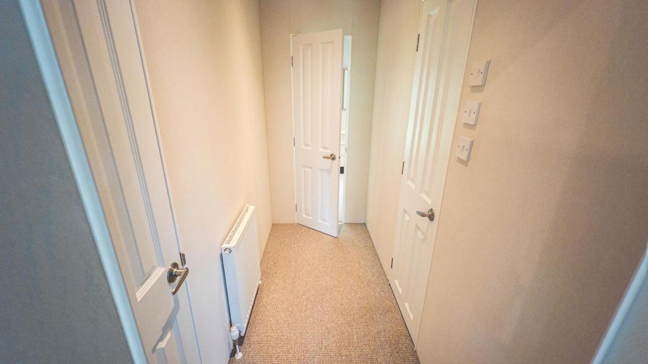 Angie'S Haven, Superb 2 Bedroom Lodge With Hot Tub - Sleeps 6 - Felmoor Park Morpeth Exterior photo