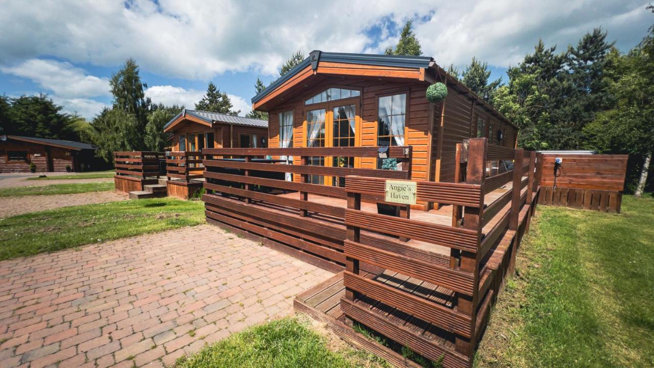 Angie'S Haven, Superb 2 Bedroom Lodge With Hot Tub - Sleeps 6 - Felmoor Park Morpeth Exterior photo