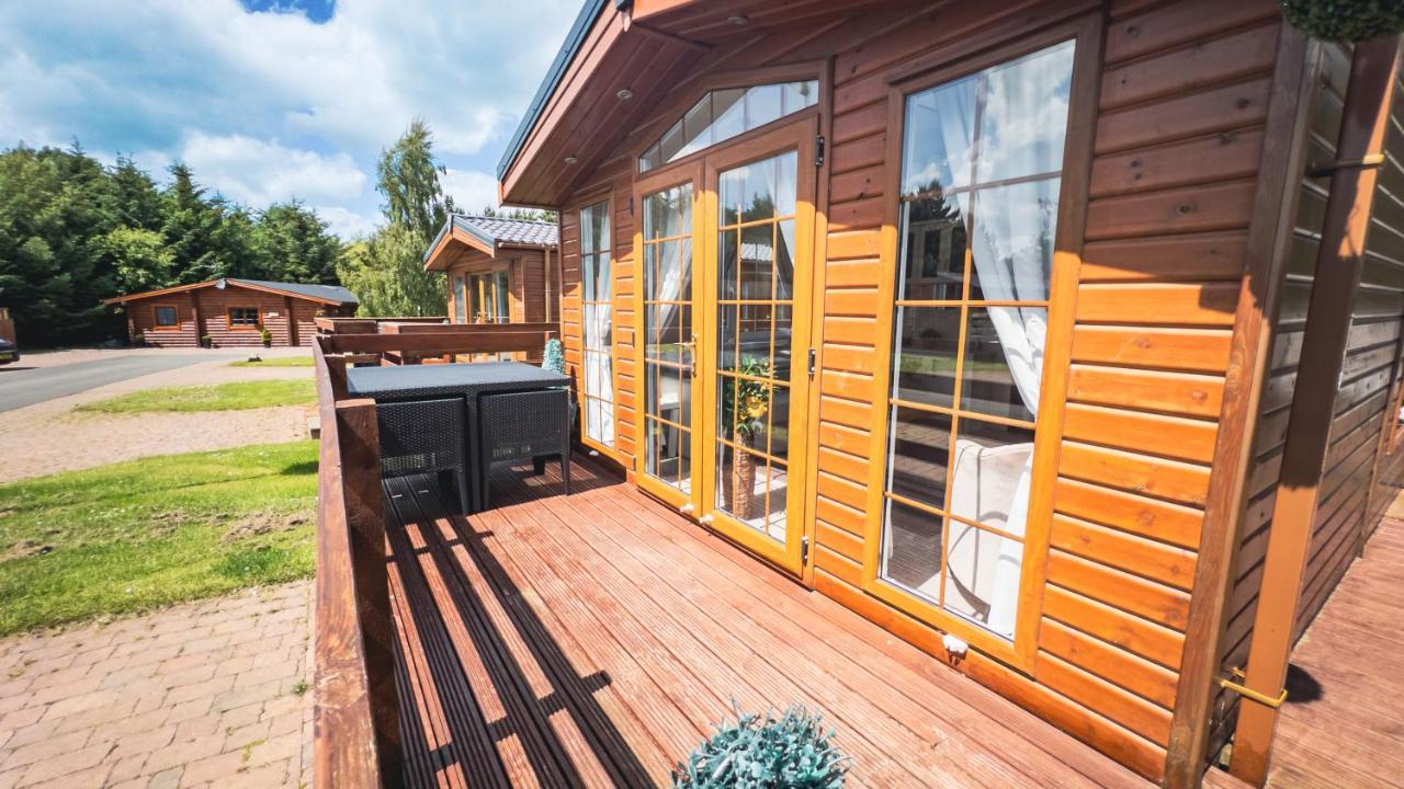 Angie'S Haven, Superb 2 Bedroom Lodge With Hot Tub - Sleeps 6 - Felmoor Park Morpeth Exterior photo